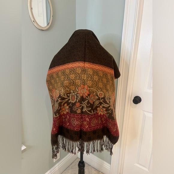 NWOT Large Brown and Orange Pattern Scarf with Fringe | OS - Picture 6 of 8